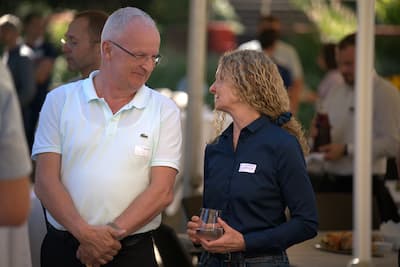 Michael Schiesser und Patricia Gerber Zucchetti Switzerland Kollegen Zucchetti Forum Event für Retail und Hospitality lachen