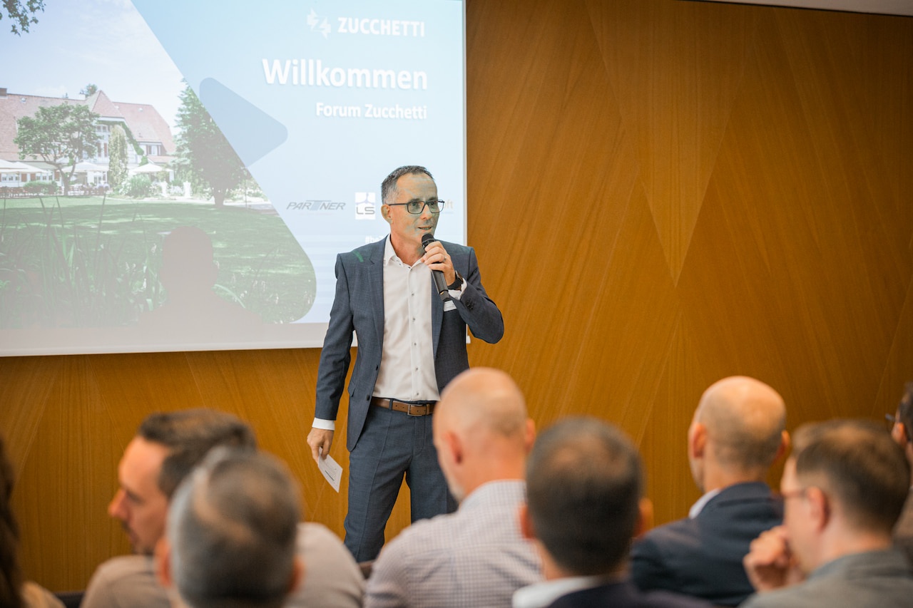 eat Steiner eröffnet das Zucchetti Forum 2025 in Widenmoos – inspirierender Auftakt mit voller Aufmerksamkeit der Teilnehmenden